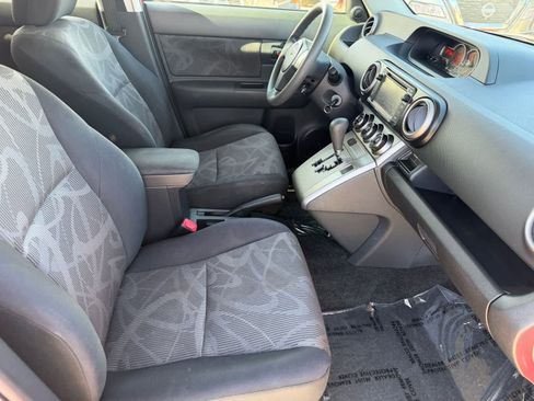 Used 2014 Scion xB FWD image 12