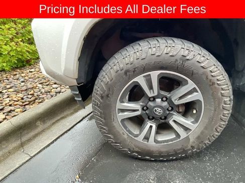 Used 2019 Toyota Tacoma TRD Sport AWD/4WD image 2