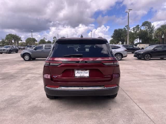 Used 2023 Jeep Grand Cherokee Laredo RWD image 13