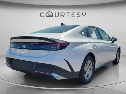 New 2026 Hyundai Sonata SE FWD image 4