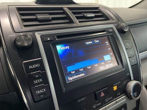 Used 2014 Toyota Camry LE image 13