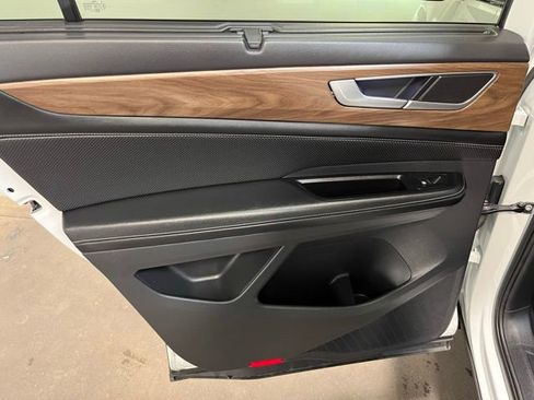 Used 2024 Volkswagen Atlas SE image 16