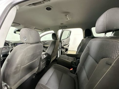 Used 2023 GMC Acadia SLE FWD image 13