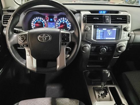 Used 2017 Toyota 4Runner SR5 AWD/4WD image 22