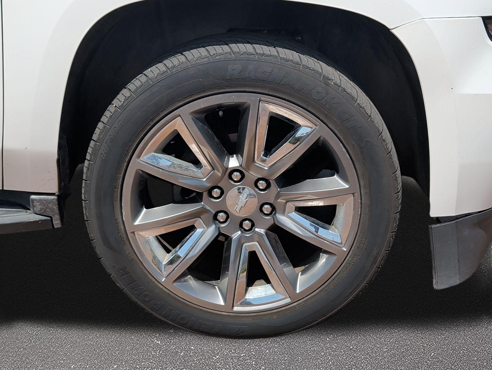 Used 2017 Chevrolet Suburban LT RWD image 7