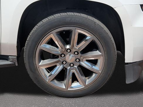 Used 2017 Chevrolet Suburban LT RWD image 7
