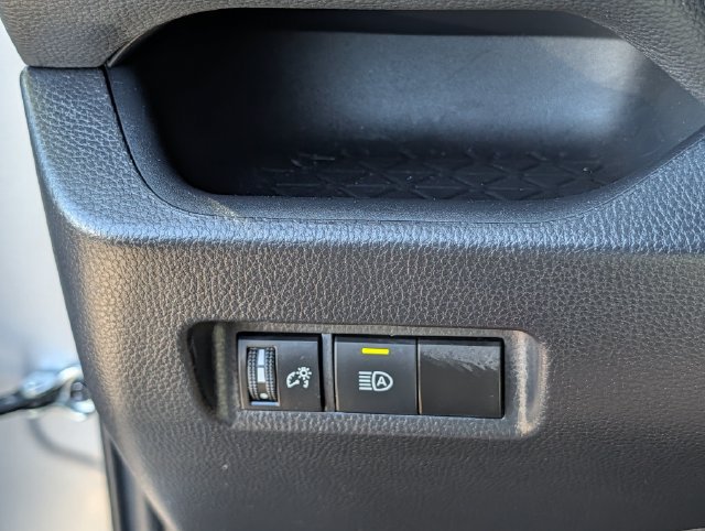 Used 2025 Toyota RAV4 XLE FWD image 23