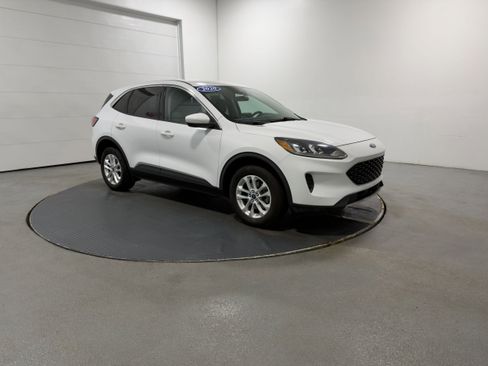 Used 2020 Ford Escape SE image 2