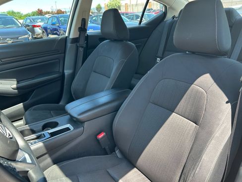 Used 2025 Nissan Altima 2.5 SV FWD image 30
