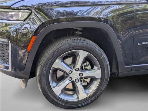 New 2026 Jeep Grand Cherokee L Limited w/ Luxury Tech Group II RWD image 10