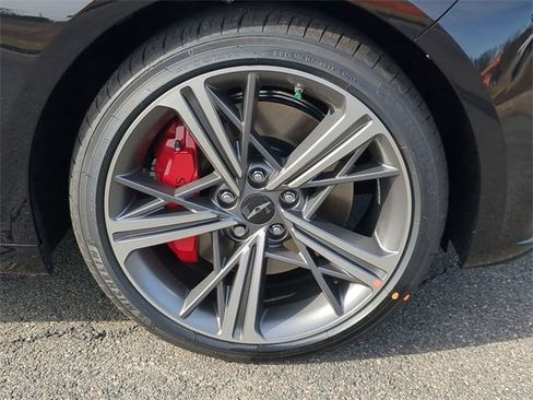 Used 2025 Genesis G70 2.5T w/ Sport Prestige Package image 10