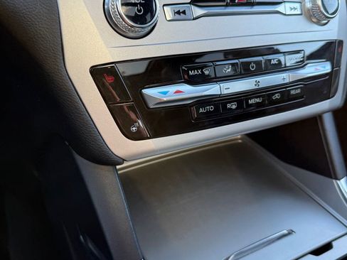 Used 2022 Ford Explorer XLT w/ Equipment Group 202A image 22