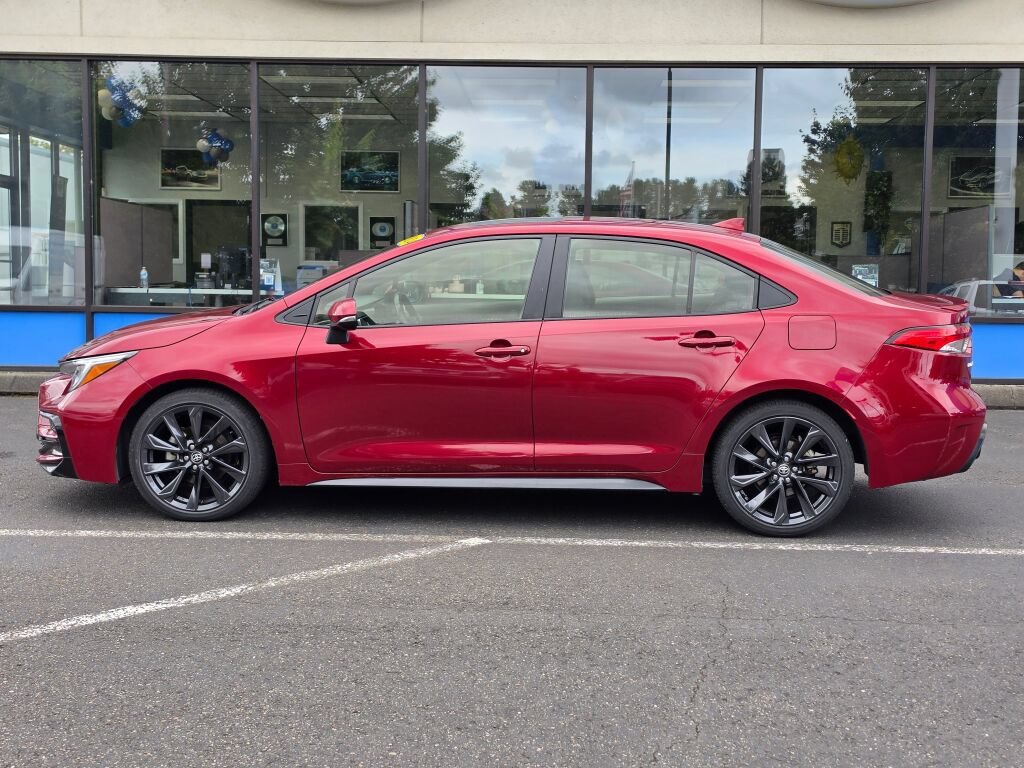 Used 2024 Toyota Corolla SE w/ SE Package FWD image 2