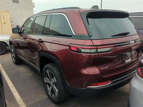 Used 2024 Jeep Grand Cherokee Limited image 4