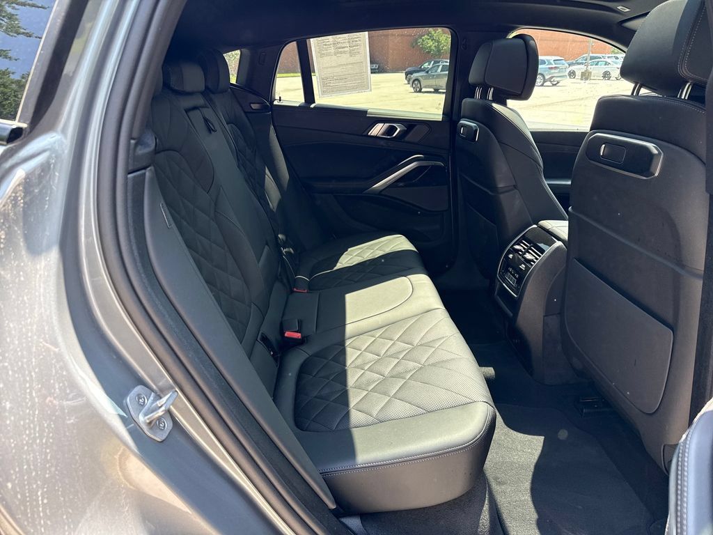 Used 2026 BMW X6 xDrive40i AWD/4WD image 31