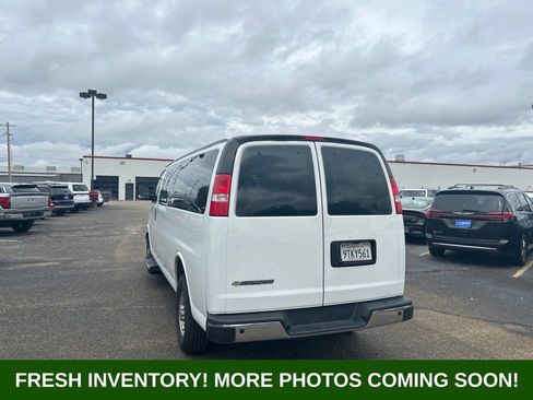 Used 2025 Chevrolet Express 3500 LT w/ LT Preferred Equipment Group RWD image 4