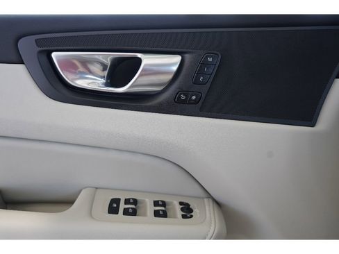 New 2025 Volvo XC60 B5 Core w/ Protection Package Premier image 10