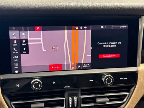 Certified 2022 Porsche Macan image 31