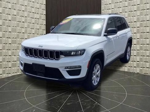 Certified 2023 Jeep Grand Cherokee Limited AWD/4WD image 9