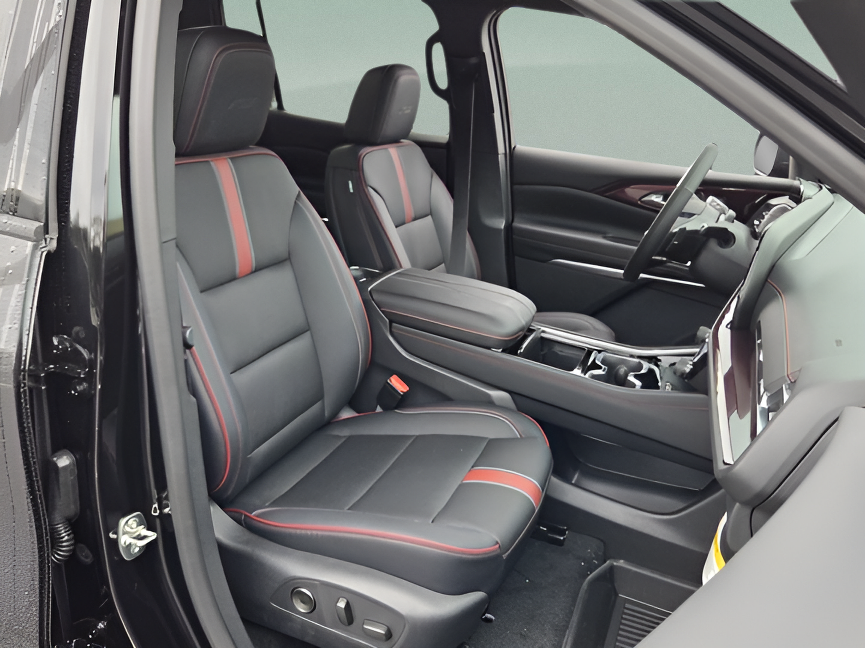 New 2027 Chevrolet Traverse RS w/ LPO, Floor Liner Package FWD image 15