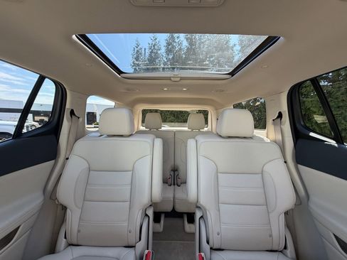 Used 2020 GMC Acadia Denali image 3