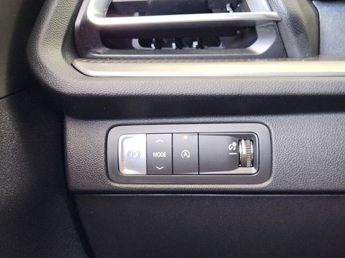 Certified 2025 Chevrolet Traverse LT FWD image 22