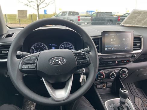 Used 2022 Hyundai Venue SE image 23