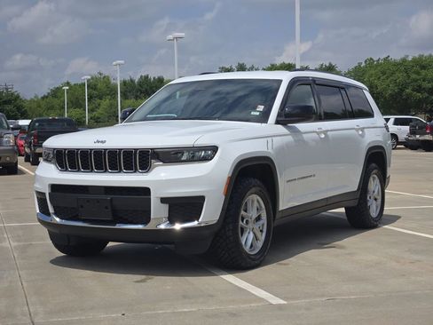 Used 2023 Jeep Grand Cherokee L Laredo AWD/4WD image 3