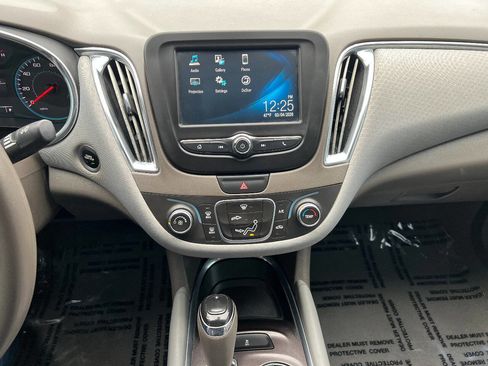 Used 2018 Chevrolet Malibu LT image 32
