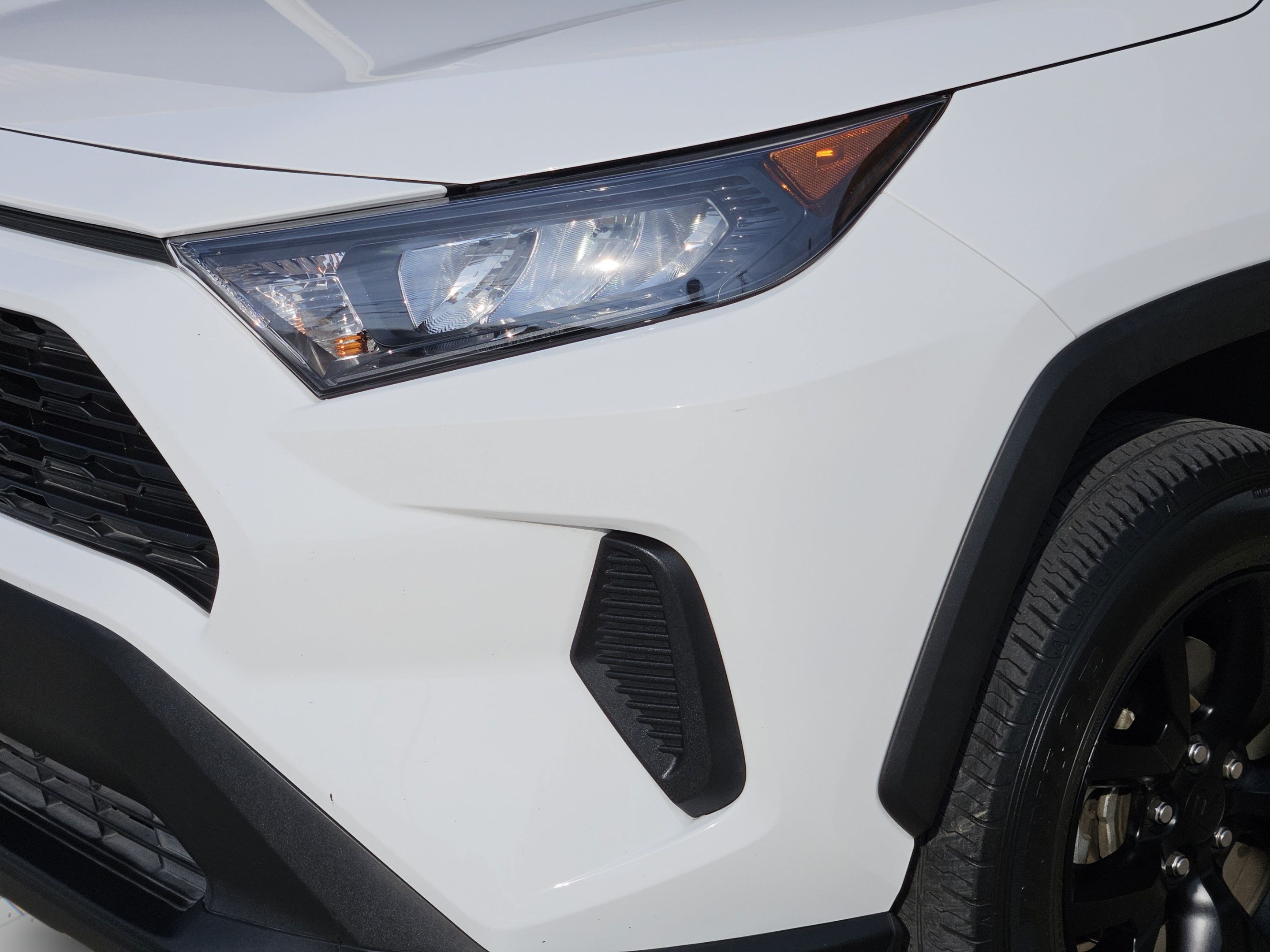 Used 2021 Toyota RAV4 LE AWD/4WD image 30
