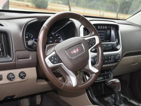 Used 2017 GMC Canyon SLE image 8