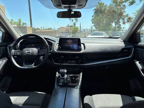 Used 2025 Nissan Rogue SV FWD image 35