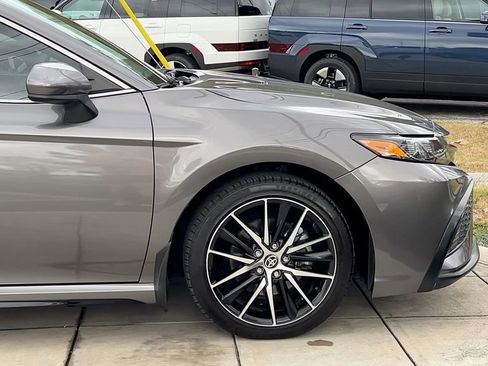 Used 2021 Toyota Camry SE image 15