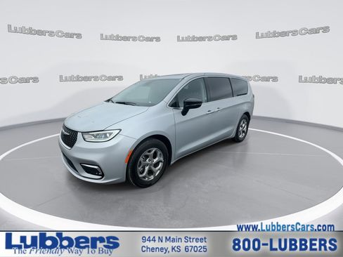 Used 2024 Chrysler Pacifica Limited FWD image 4