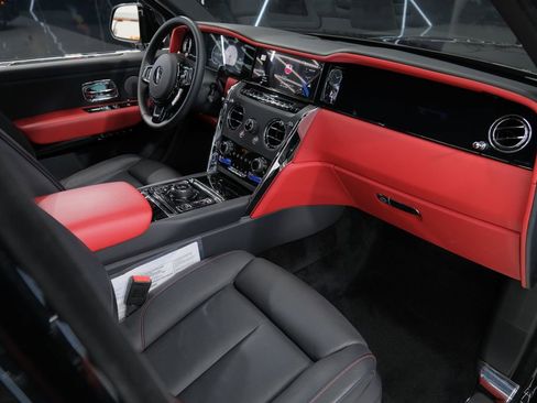 Used 2025 Rolls-Royce Cullinan image 40