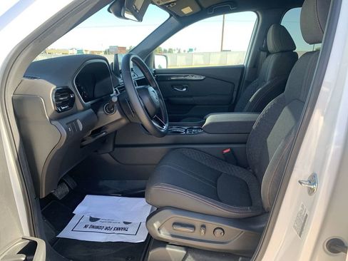 Used 2025 Honda Pilot Sport image 17