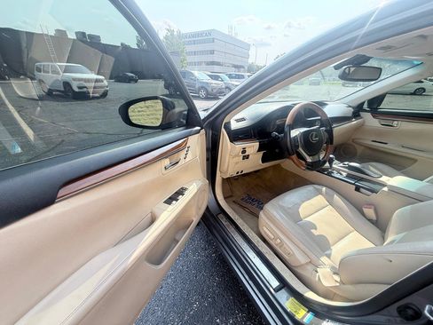 Used 2013 Lexus ES 300h w/ Luxury Pkg FWD image 9