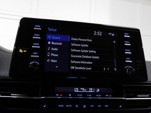 Used 2021 Toyota Sienna XLE image 58