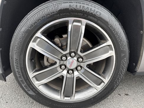 Used 2019 GMC Acadia Denali w/ Technology Package image 10