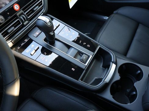 New 2026 Porsche Macan image 24