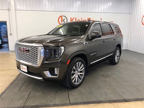 Used 2021 GMC Yukon Denali w/ Denali Premium Package image 3