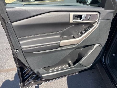 Used 2023 Ford Explorer XLT image 24
