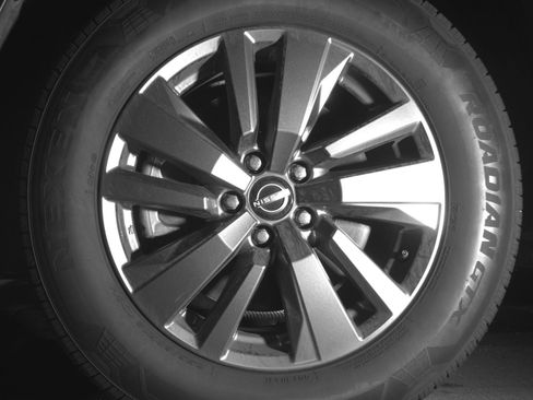 Used 2025 Nissan Pathfinder SV FWD image 12