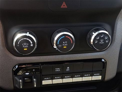 Used 2024 RAM 2500 Tradesman w/ Chrome Appearance Group image 13