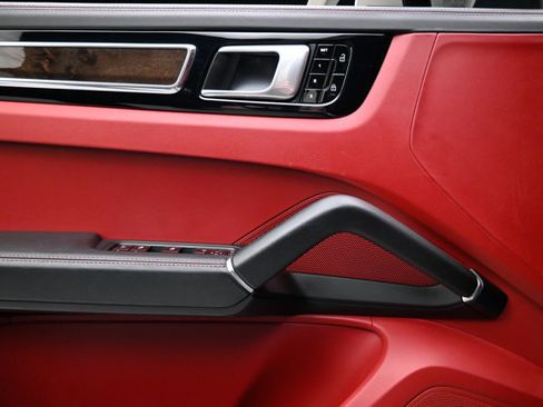 Used 2021 Porsche Cayenne S image 51