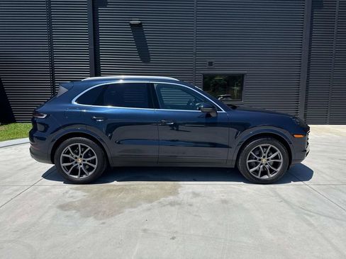Certified 2024 Porsche Cayenne AWD/4WD image 10