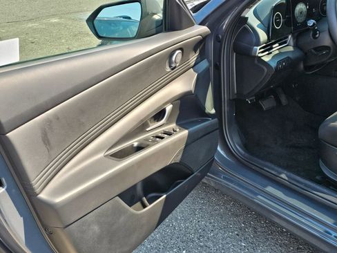 Used 2024 Hyundai Elantra SEL w/ Convenience Package image 17