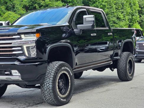 Used 2022 Chevrolet Silverado 2500 High Country w/ Technology Package AWD/4WD image 3
