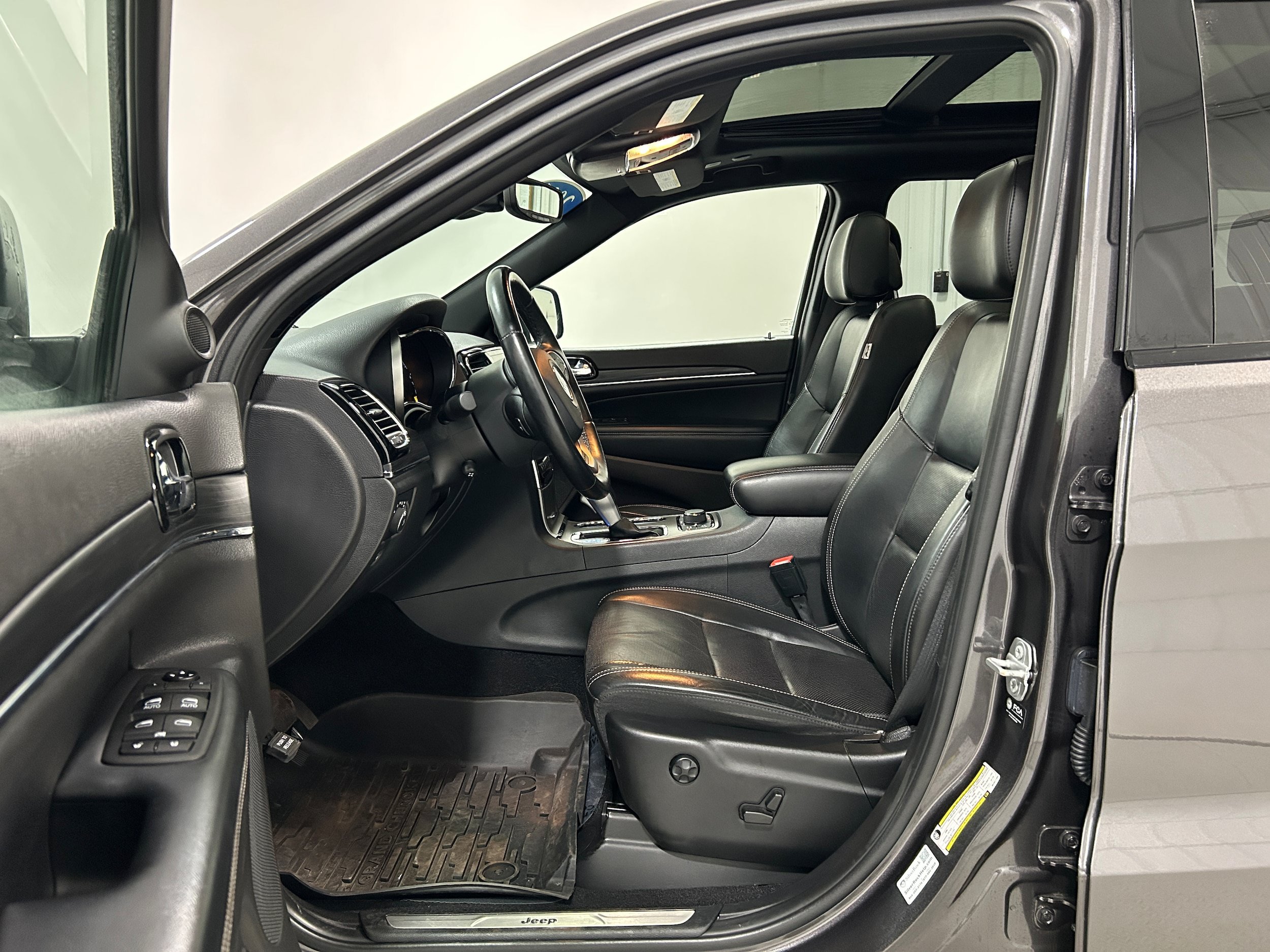 Used 2021 Jeep Grand Cherokee Limited w/ Quick Order Package 28K 80th AWD/4WD image 4