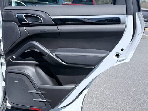 Used 2015 Porsche Cayenne S image 32